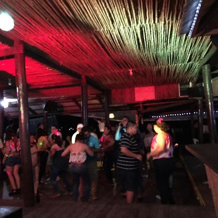 Hotel Y Restaurante Backpackers Rio Dulce Town Exterior foto