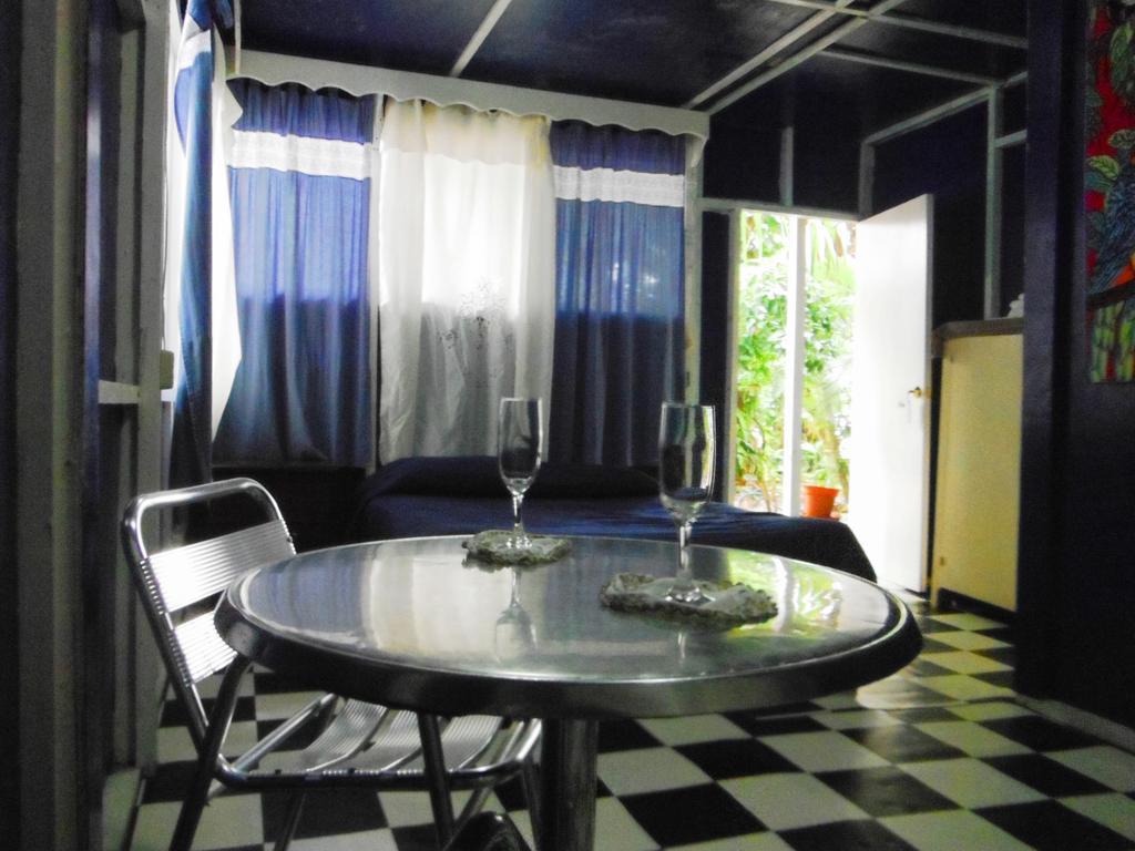 Hotel Y Restaurante Backpackers Rio Dulce Town Zimmer foto