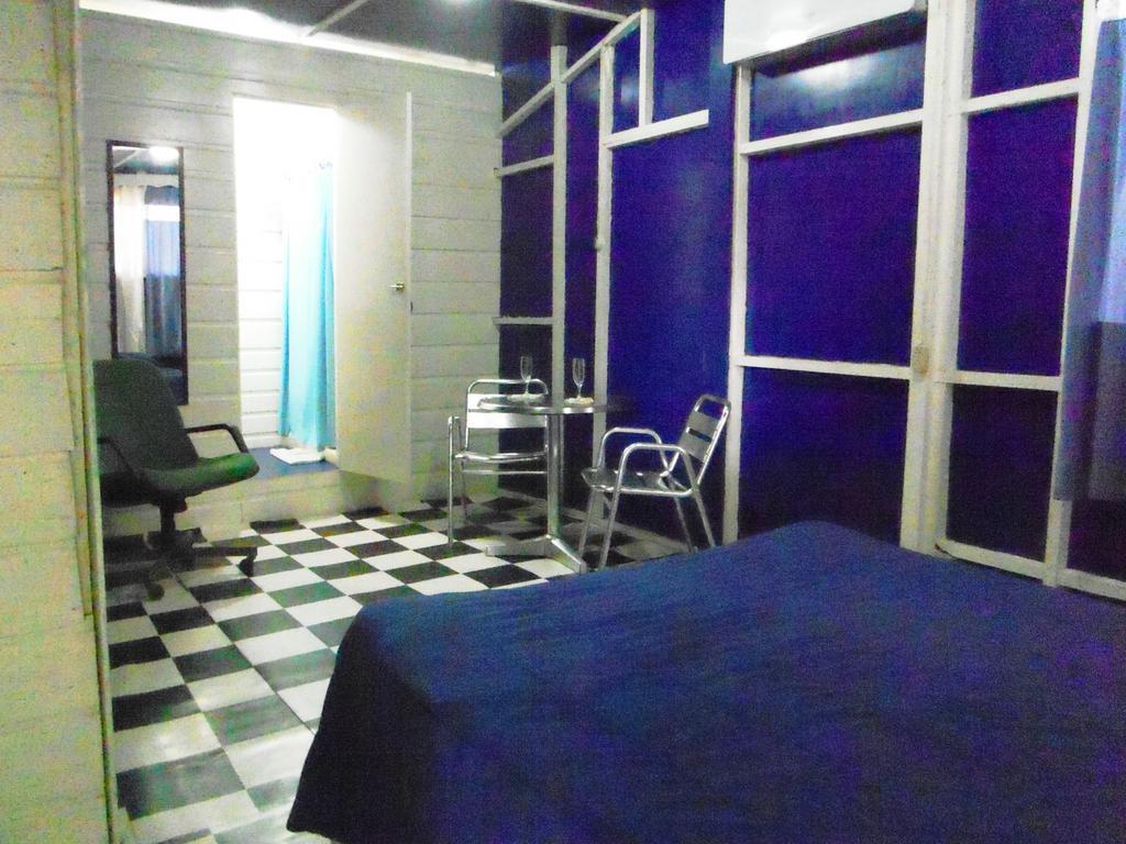 Hotel Y Restaurante Backpackers Rio Dulce Town Zimmer foto