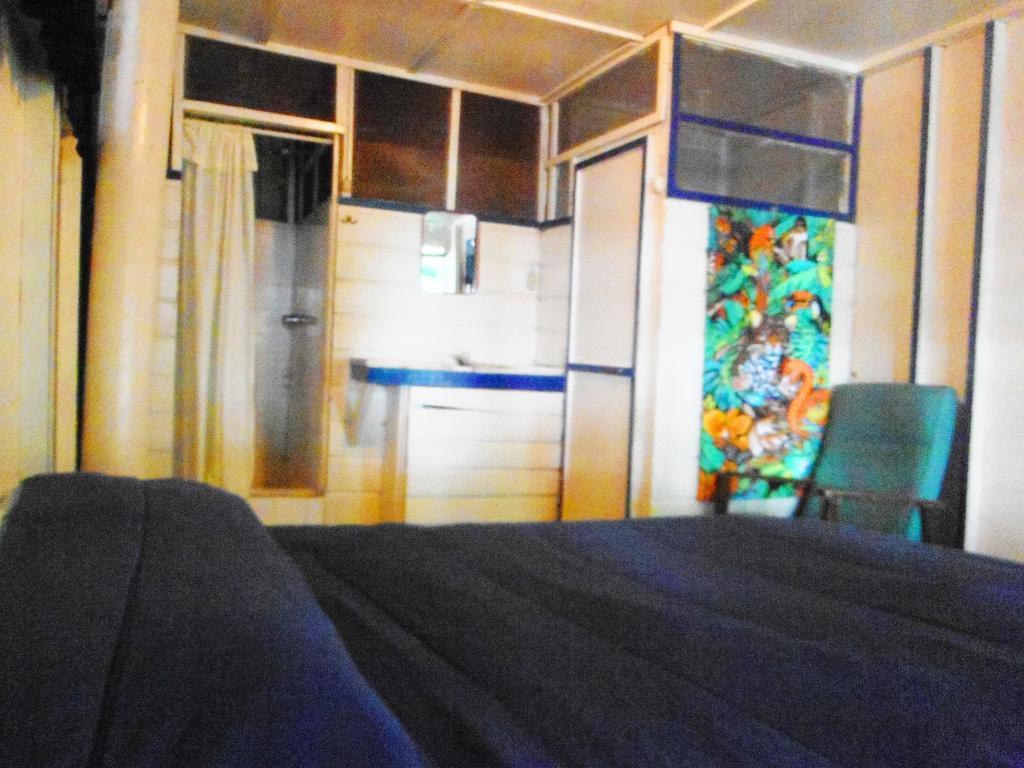 Hotel Y Restaurante Backpackers Rio Dulce Town Zimmer foto