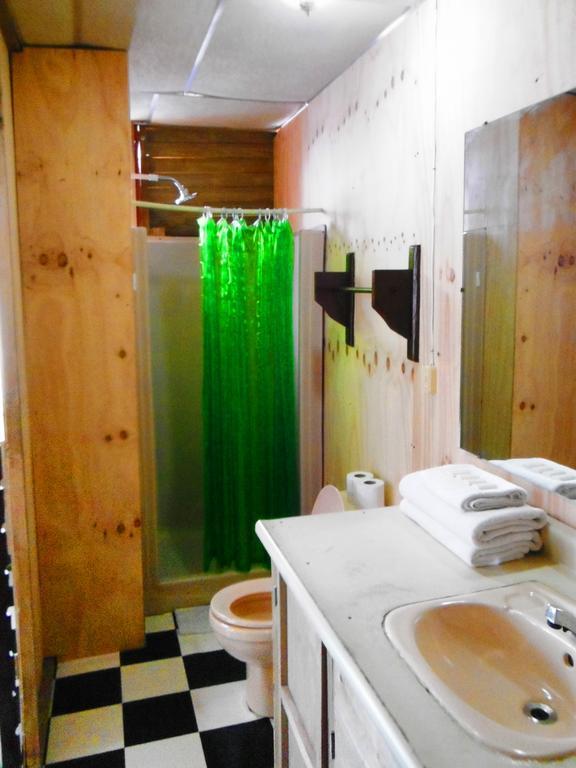 Hotel Y Restaurante Backpackers Rio Dulce Town Zimmer foto