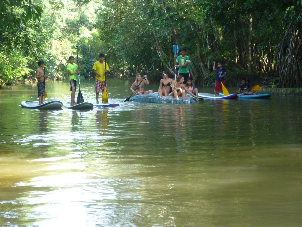 Hotel Y Restaurante Backpackers Rio Dulce Town Exterior foto